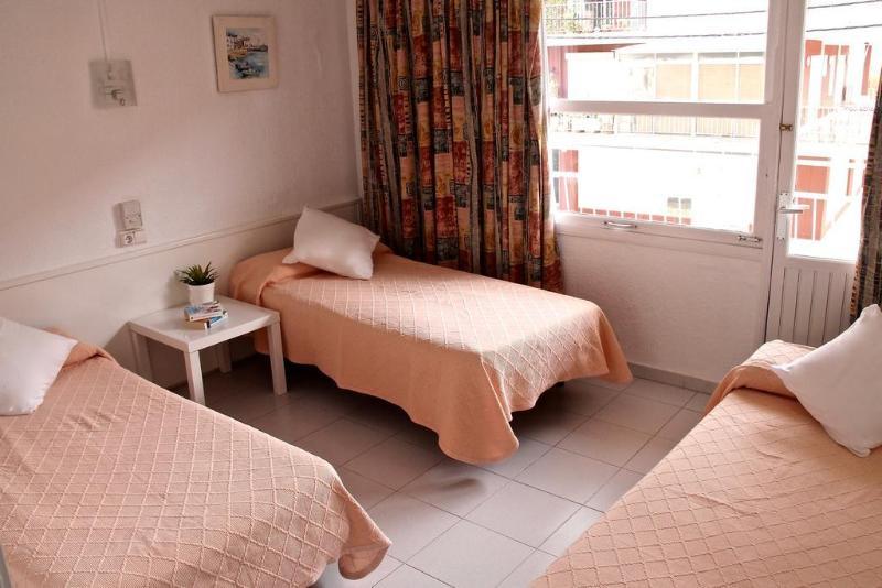 Hsr Gil (Adults Only) Hostel Palma Nova  Bagian luar foto